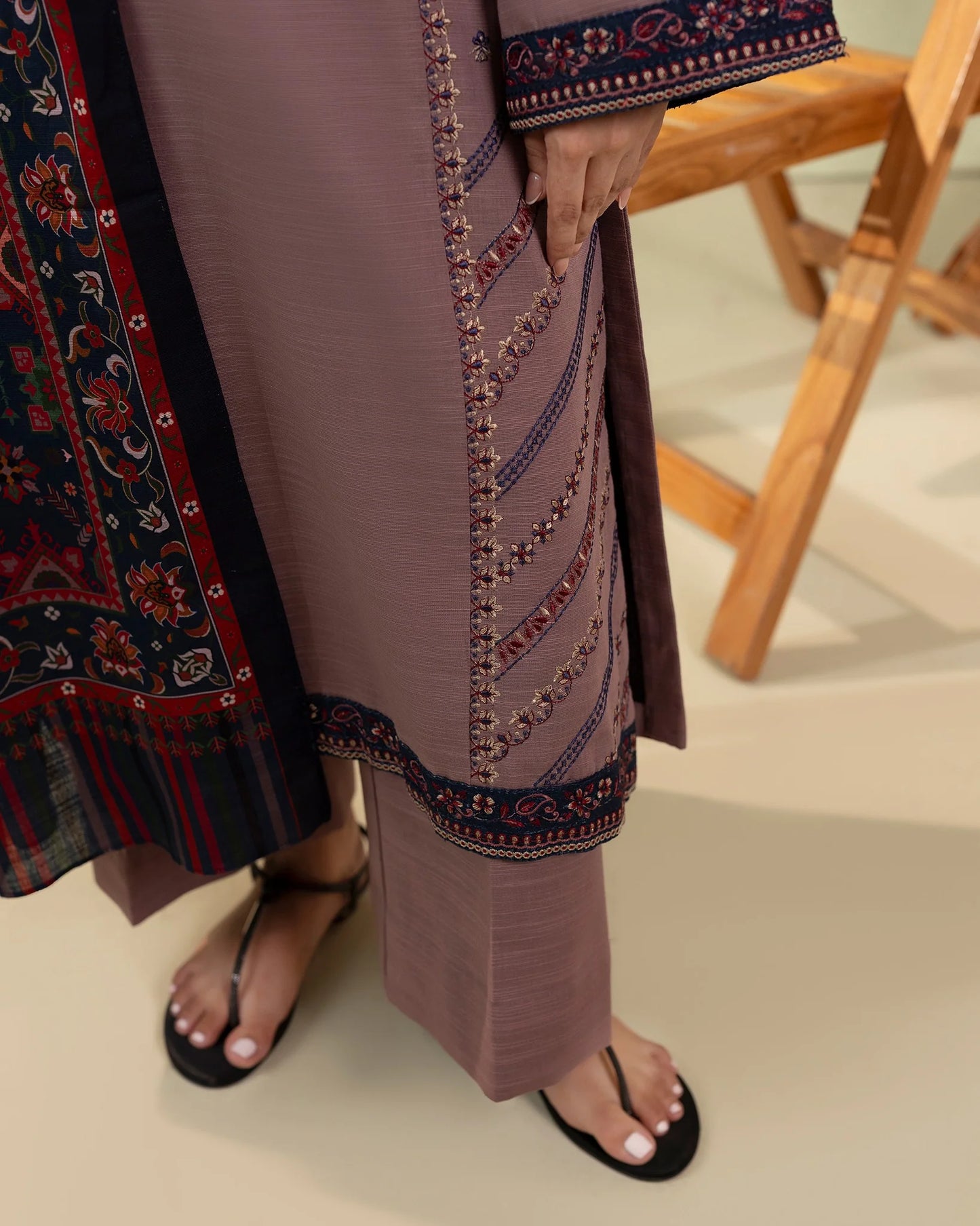 izel - Winter 3PC Dhanak Embroidered Suit - BN33106