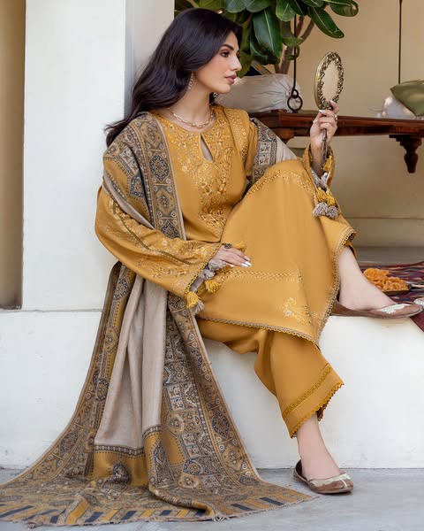 izel - Winter 3PC Dhanak Embroidered Suit - BN33103