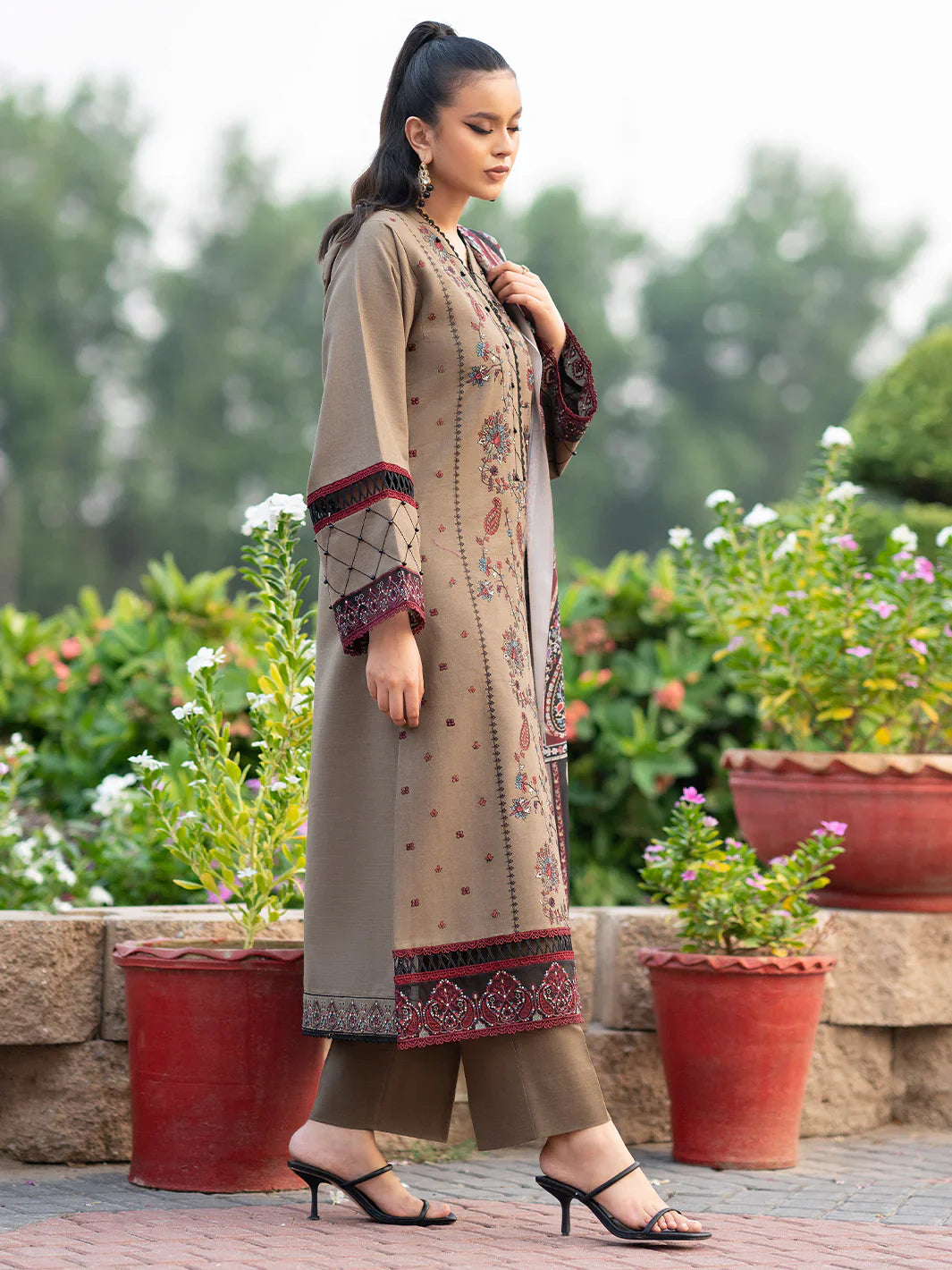 BN617-WINTER 3PC Dhannak Embroidered suit with Printed Shawll