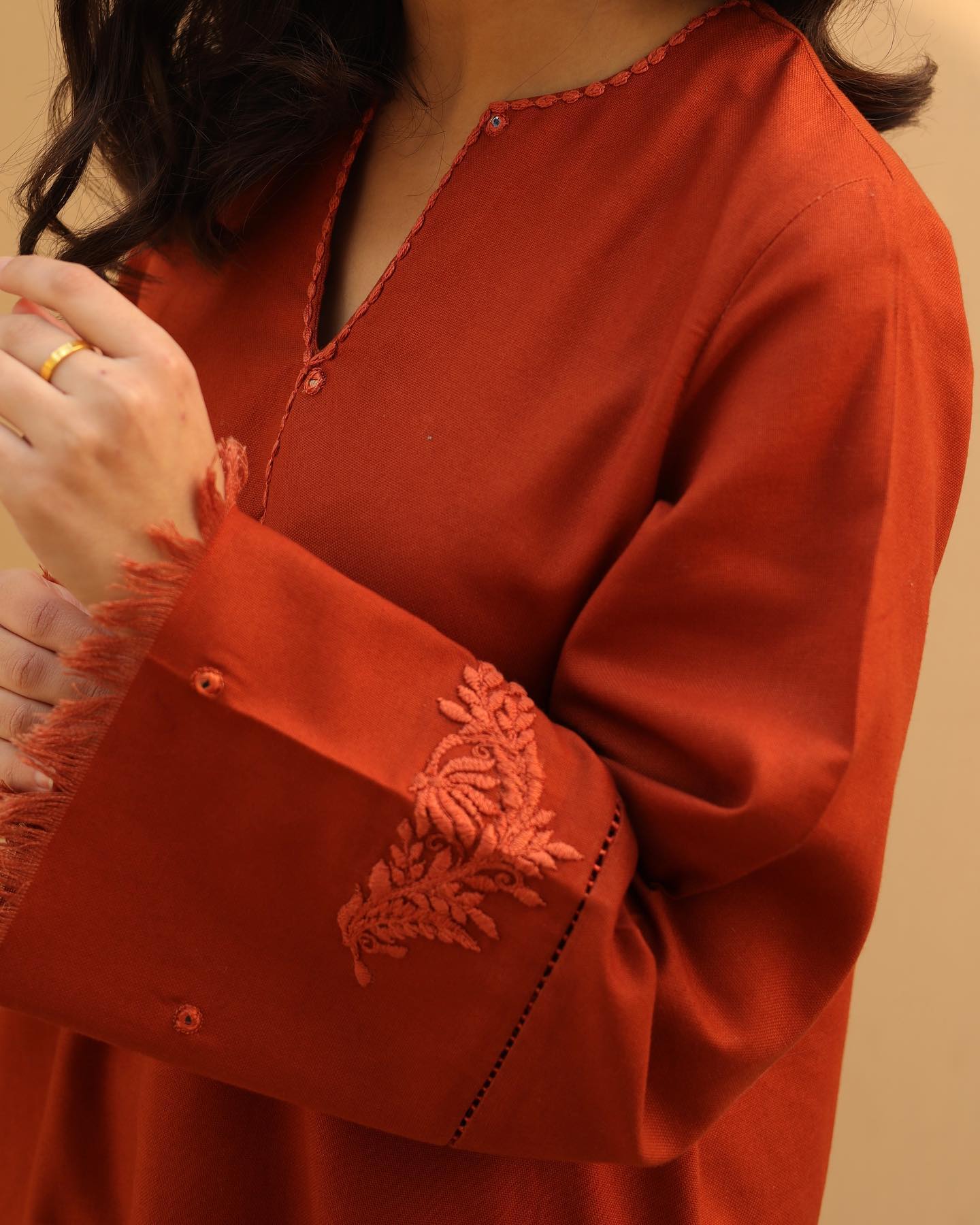 BN565-WINTER 3PC Dhannak Embroidered Suit with Dhanak Embroidered Shawll