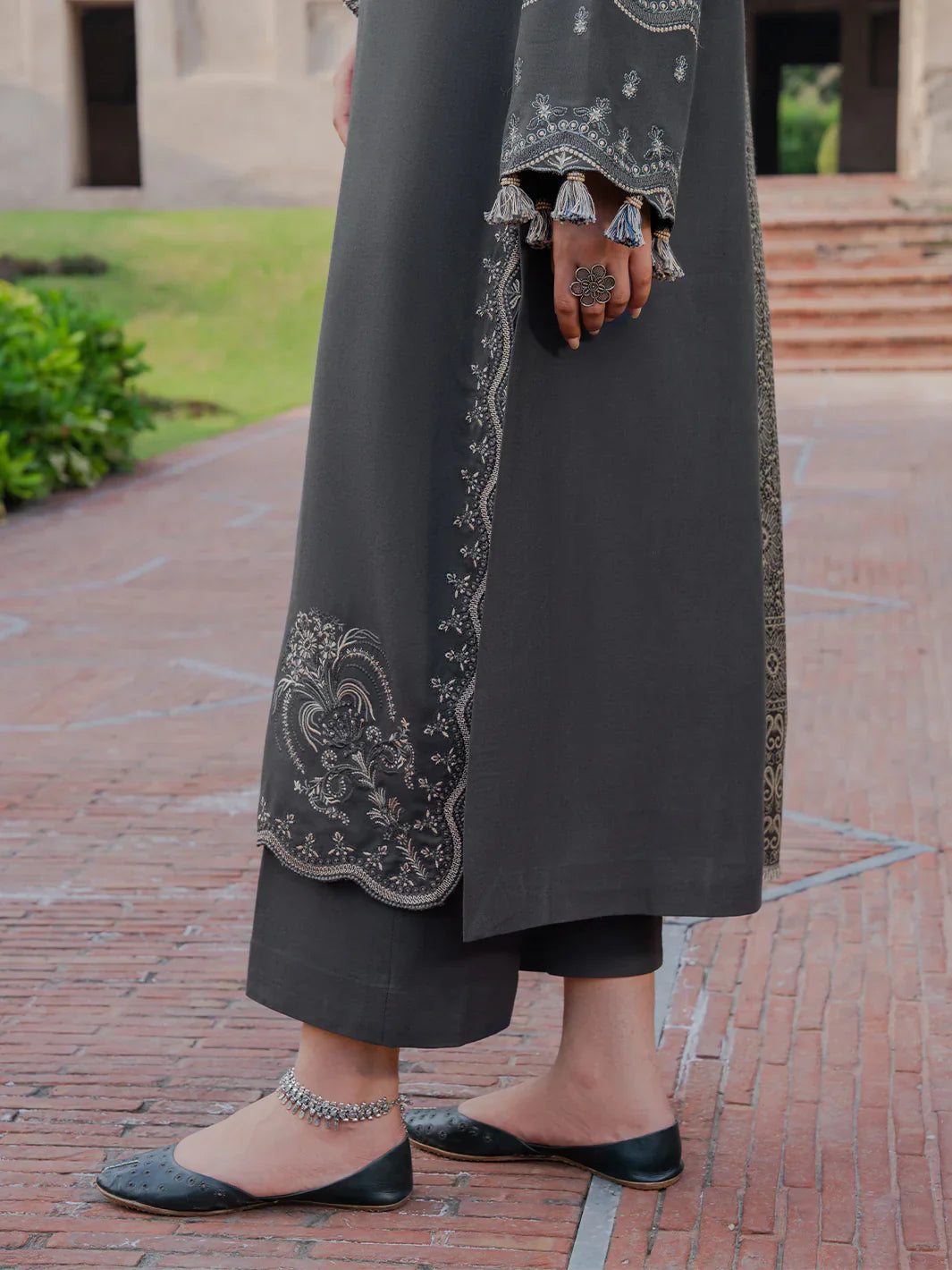 izel - Winter 3PC Dhanak Embroidered Suit - BN33112