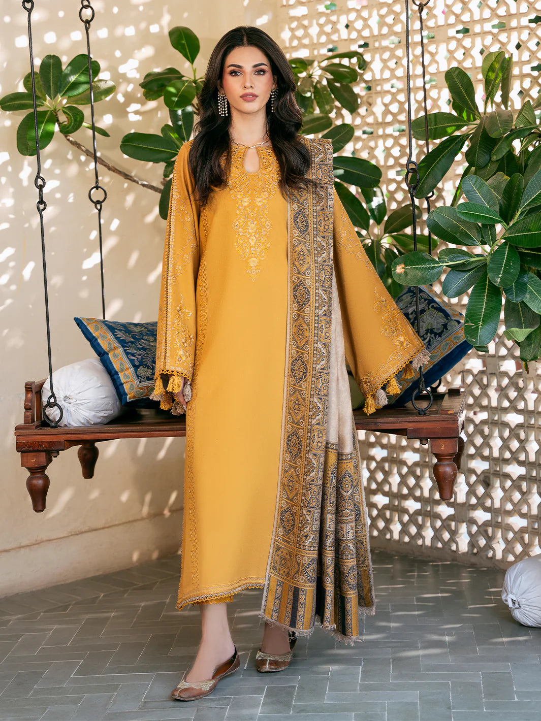 izel - Winter 3PC Dhanak Embroidered Suit - BN33103