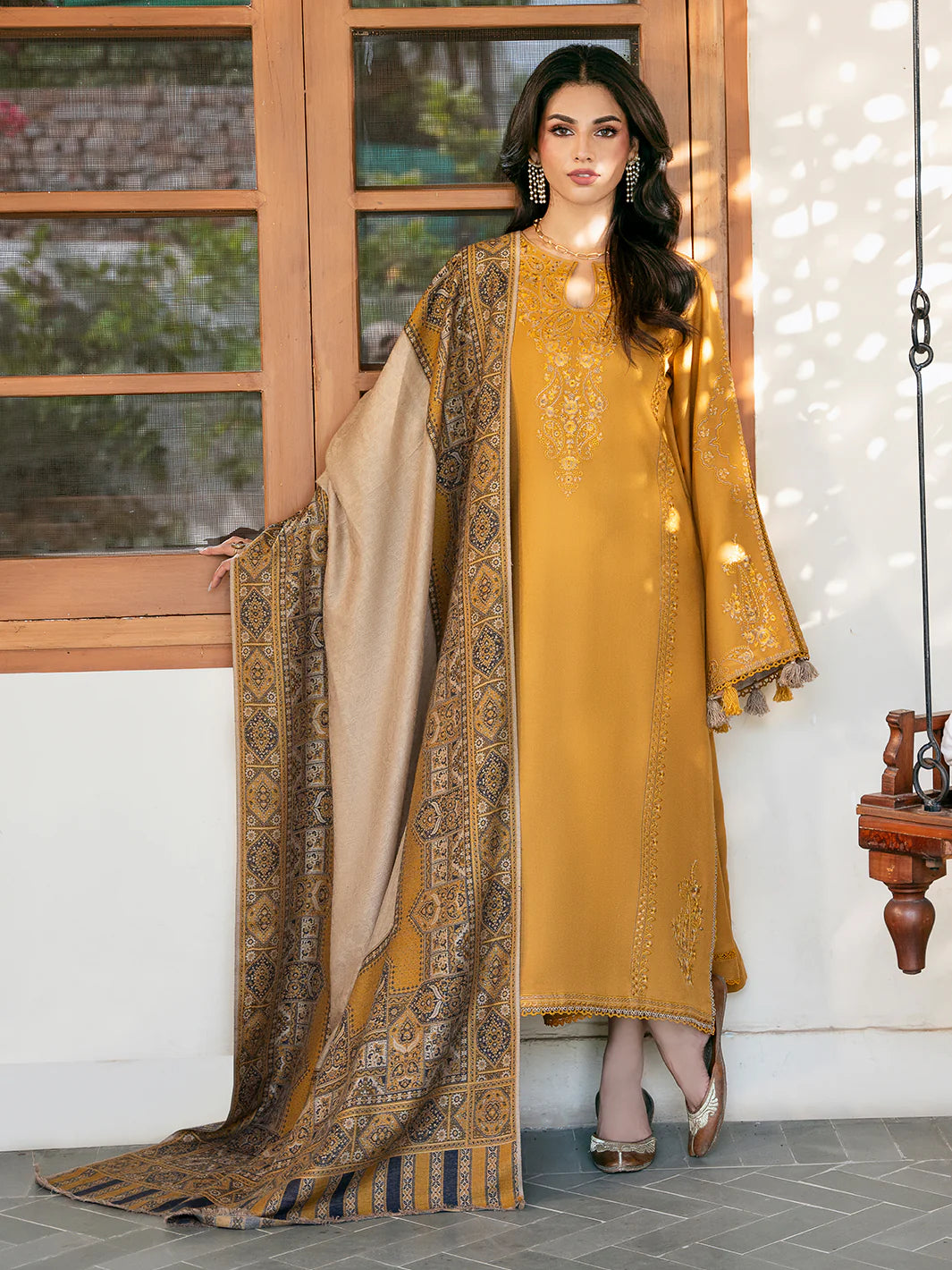 izel - Winter 3PC Dhanak Embroidered Suit - BN33103